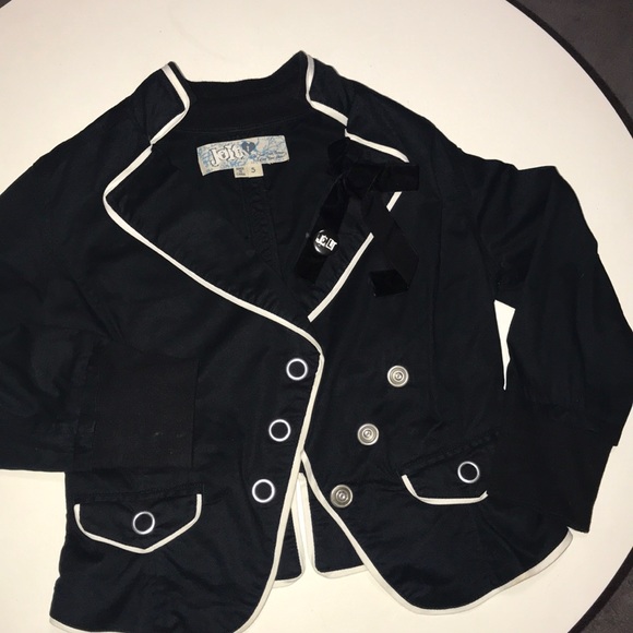 Jolt Jackets & Blazers - Volt black blazer!